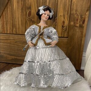 1994 Collectible Vintage Paradise Galleries The Snow Queen Porcelain Doll 17"